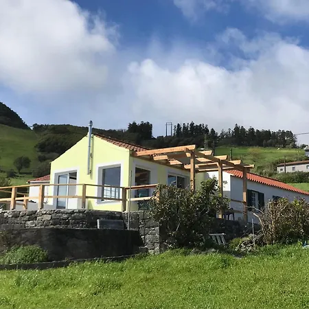 A Casa Do Vale * Flamengos (Faial)
